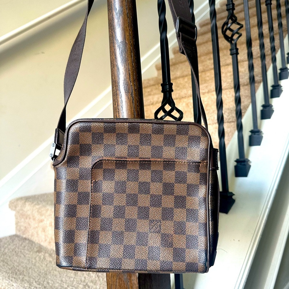LV damier brown body / shoulder bag. Pre loved clean inside and outside. Sold